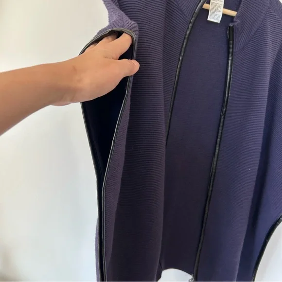 Chico's Navy Knit Open-Front Poncho with Black Trim - Picture 4 of 8